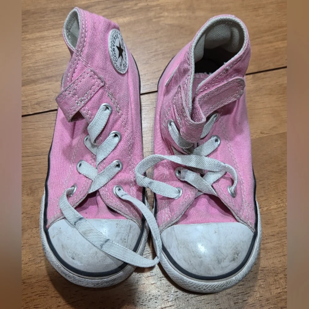 Converse Chuck Taylor All Star Pink High Tops Infant US‎ 10 | Charity Listing